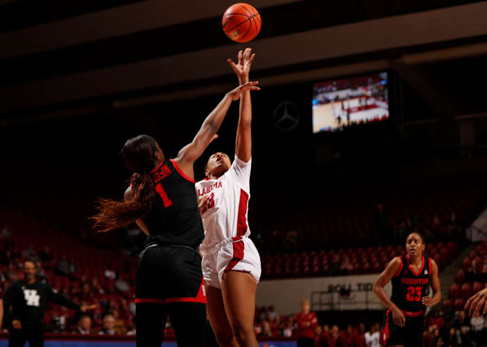 032422_WBB_DavisBr_Houston_CTP4340